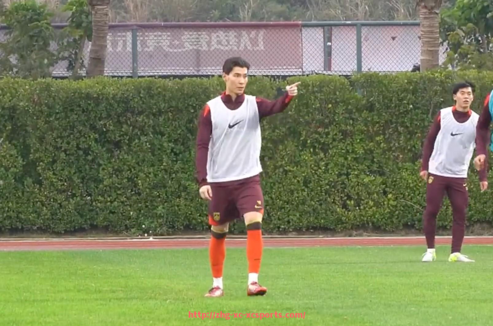 杏彩体育-英超球队人数限制制度解析及影响分析