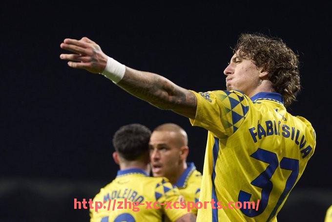 杏彩体育-世俱杯单场最长传球链配合案例赏析与战术执行分析